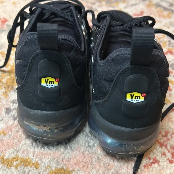 Nike Tennis Shoes - Picture 4 of 5